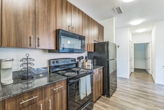 Building Photo - 305 E Front St