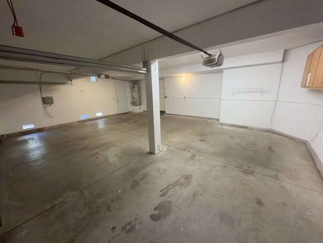 Building Photo - 9586 Shadow Springs Dr