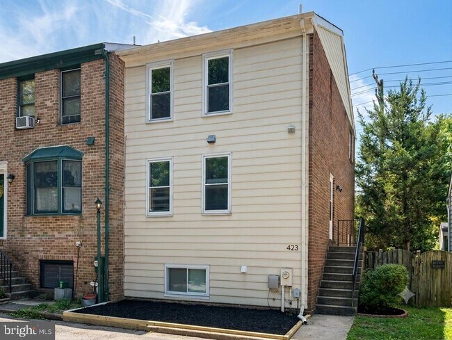 Building Photo - 423 Gorman Ave