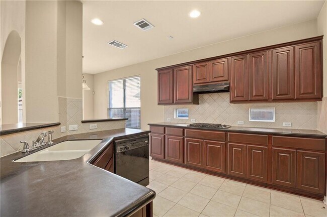 Building Photo - 10112 Channel Island Dr