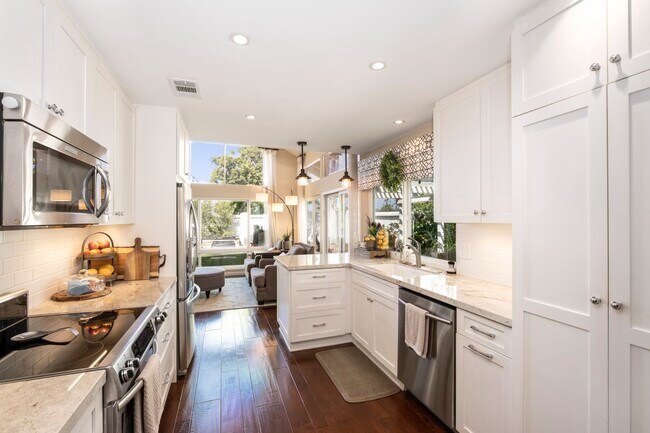 Building Photo - 4971 Hemlock