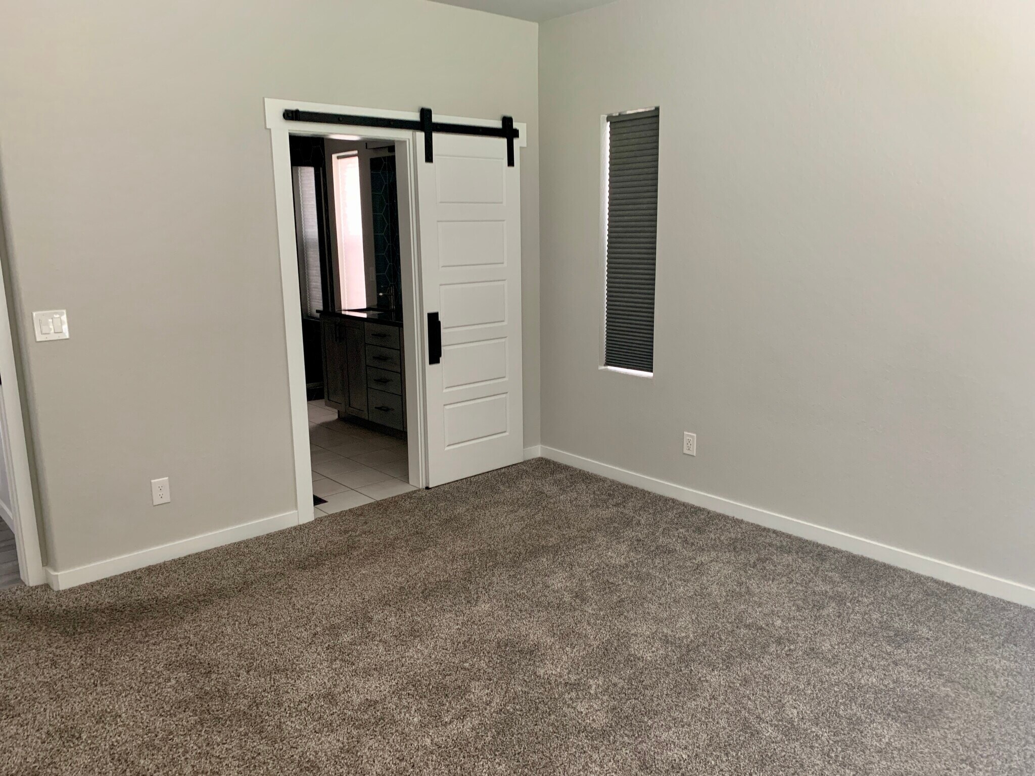 Building Photo - 6461 Vistancia Ave