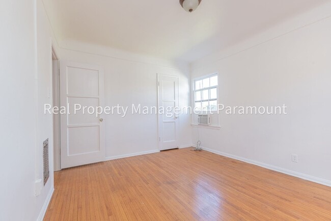 Building Photo - 1460 Orange Grove Ave