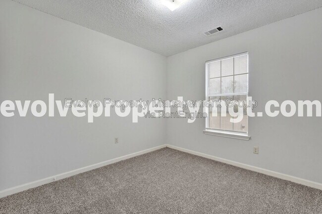 Building Photo - 3823 Twin Valley Cove