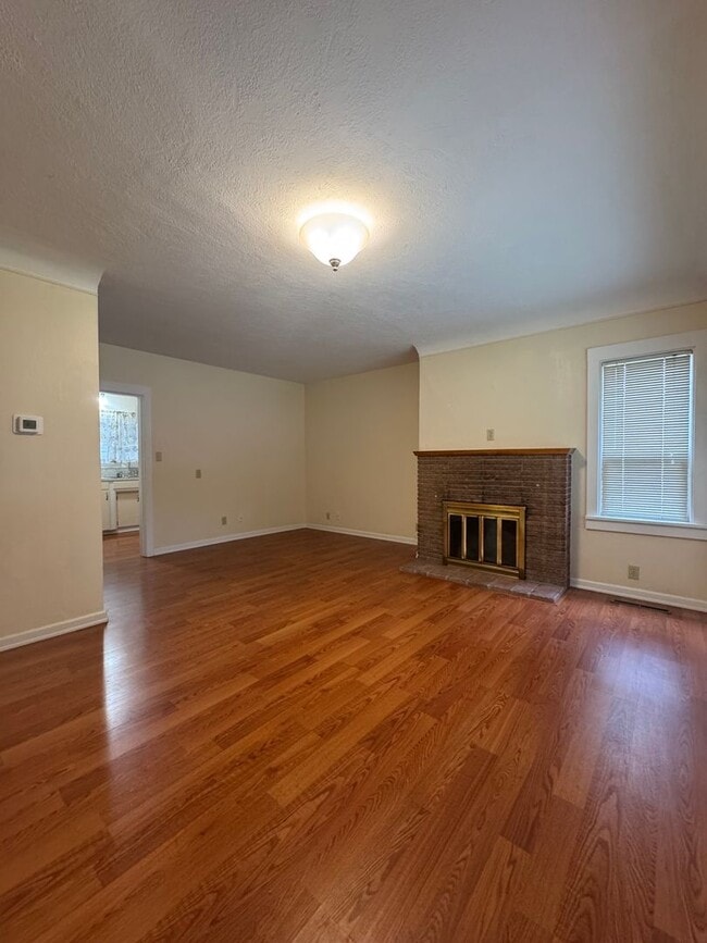 Building Photo - Charming 3 Bed Rental in Prime Location