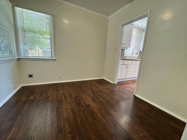 Building Photo - Beautiful Sherman Oaks Home!