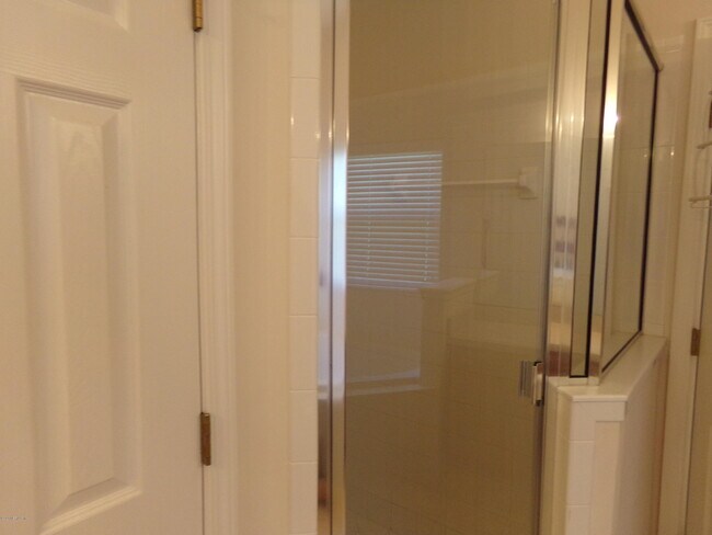 Building Photo - 3843 Westridge Dr