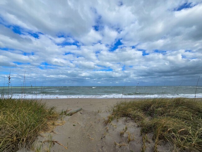 Building Photo - OCEANFRONT FURNISHED ANNUAL ONE BEDROOM ONE BATH