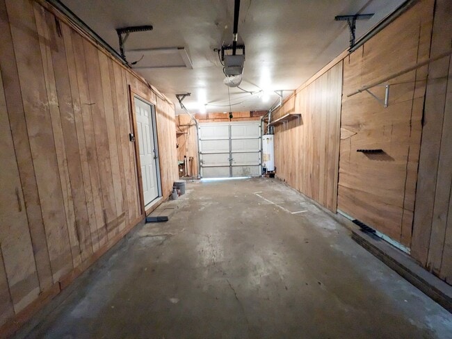 Building Photo - 5031 Simpson Ave