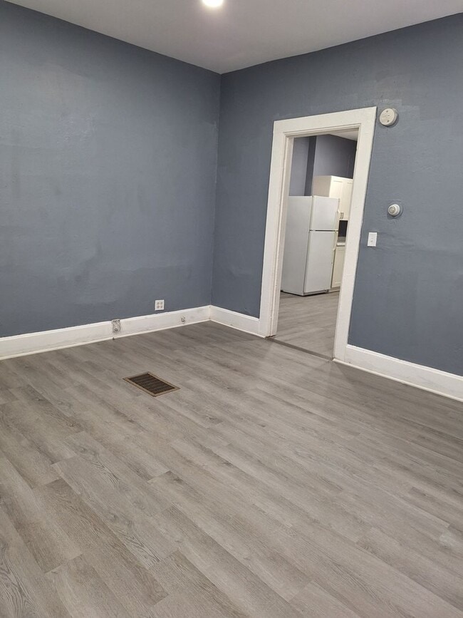 Building Photo - SL MON1527