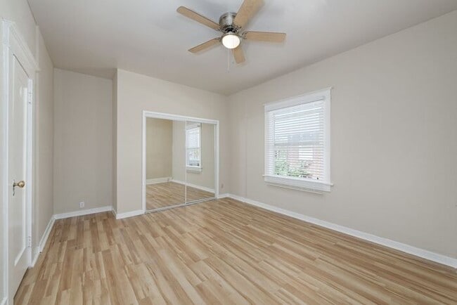 Building Photo - 453 Moran St