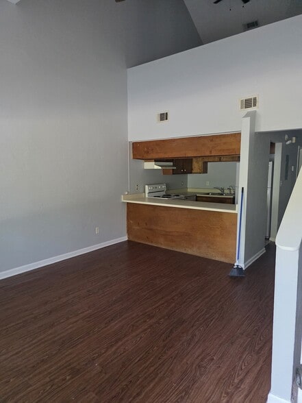 Building Photo - 1259 Orange Ave E