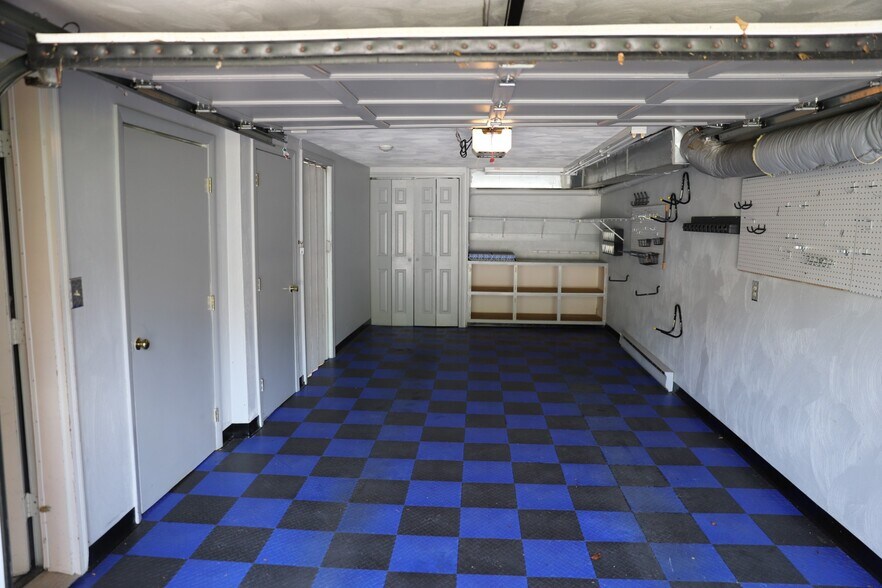 Building Photo - 701 Sherwood Forest Ln