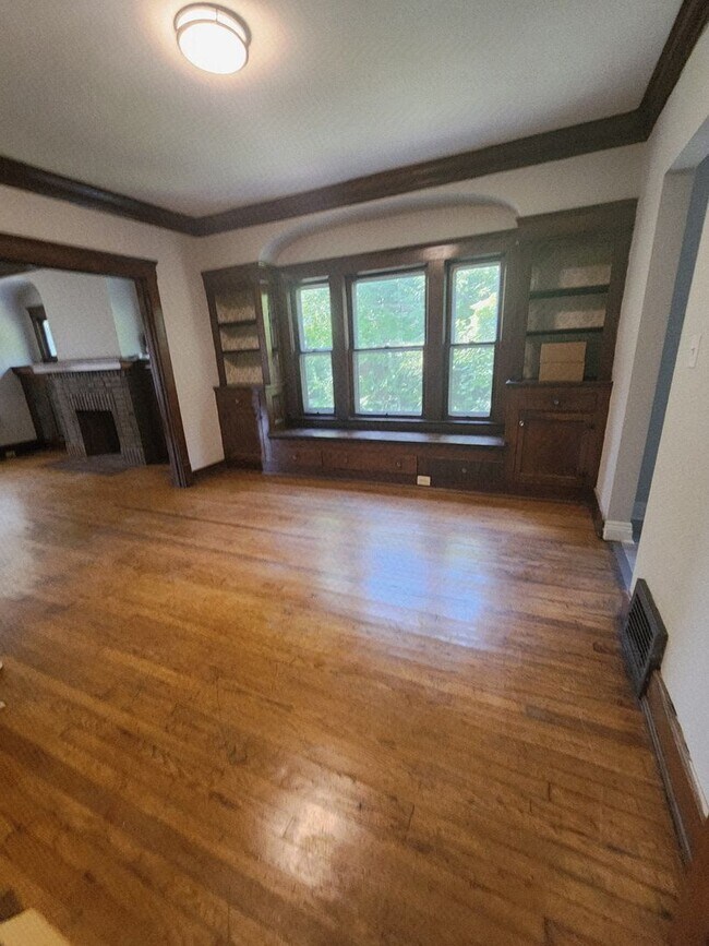 Building Photo - 126th,E.2681