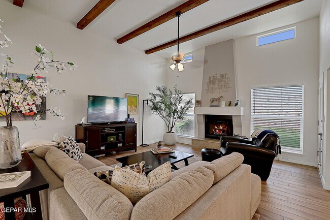 Building Photo - 608 La Chapa Ave