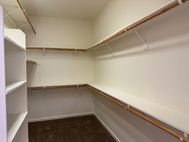 Building Photo - Three Bedroom near Dayton Golf Course