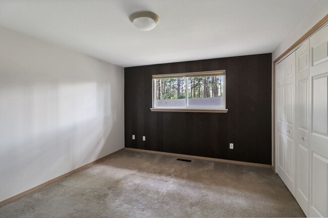 Building Photo - 3 Bed 2 Bath - One Story - Dog Per Approva...