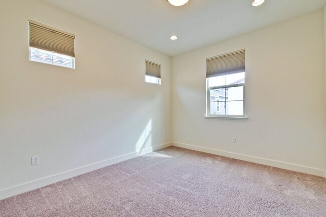 Building Photo - Gorgeous Santa Clara Home with Pool, EV Ho...