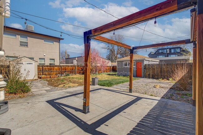 Building Photo - 2646 S Cherokee St