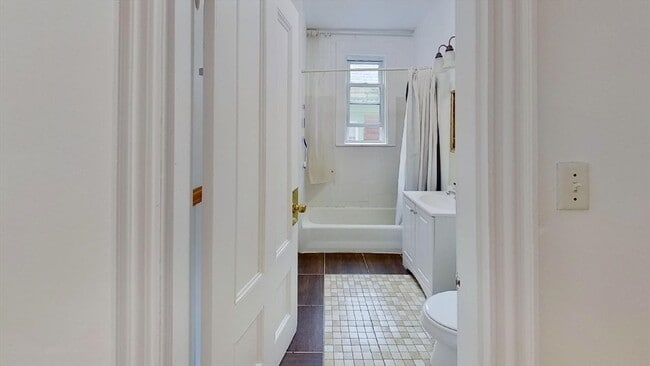 Building Photo - 60 Calumet St