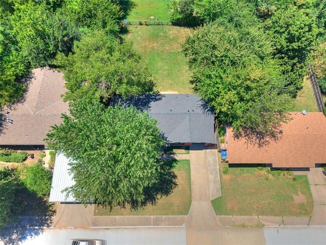 Building Photo - 212 S Mercedes Dr