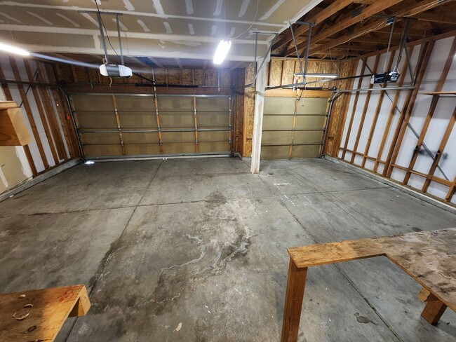 Building Photo - Great Saddle Rock Heights Home! 5 Bedroom ...