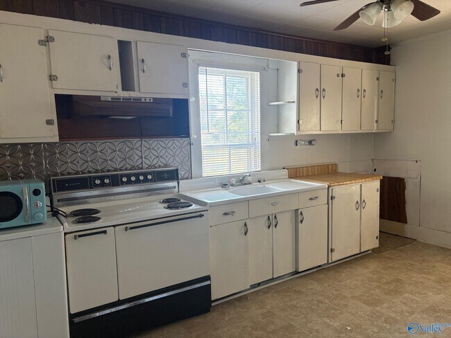 Building Photo - 309 Shaw St