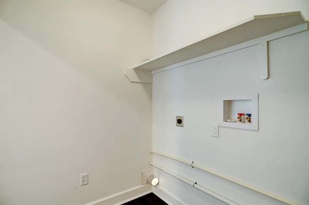 Building Photo - 6801 Greenhurst St