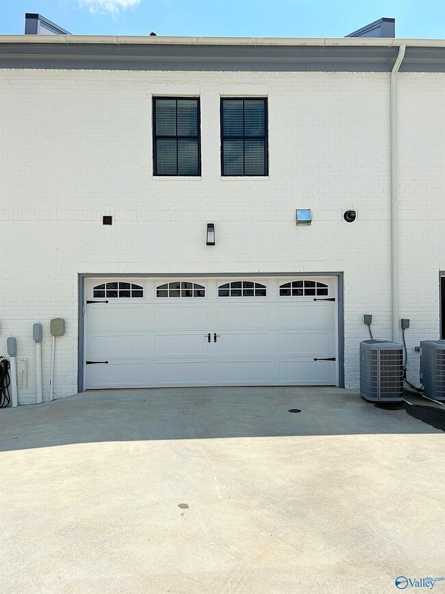 Building Photo - 130 Iberville St