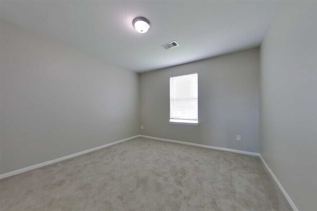 Building Photo - 640 Totem Trail Dr