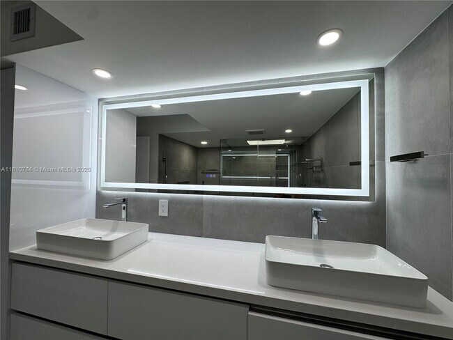 Building Photo - 1201 S Ocean Dr