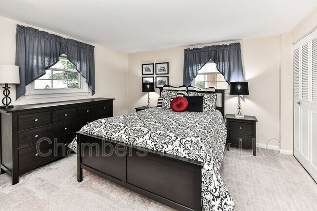 Building Photo - 7807 Suffolk Ct