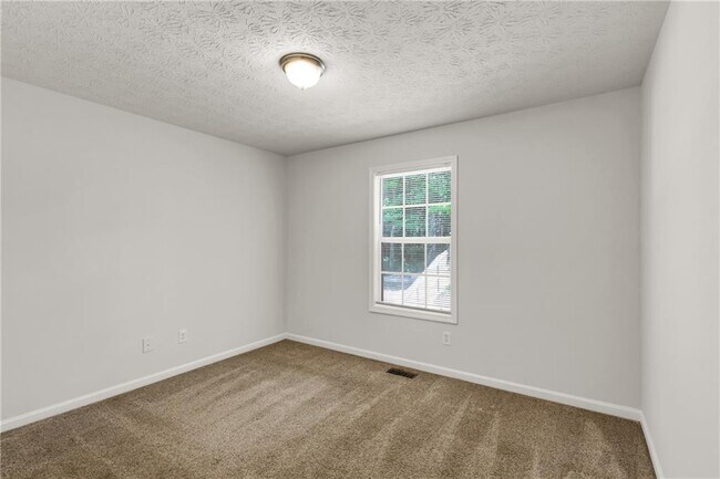 Building Photo - 119 Twin Pines Ct