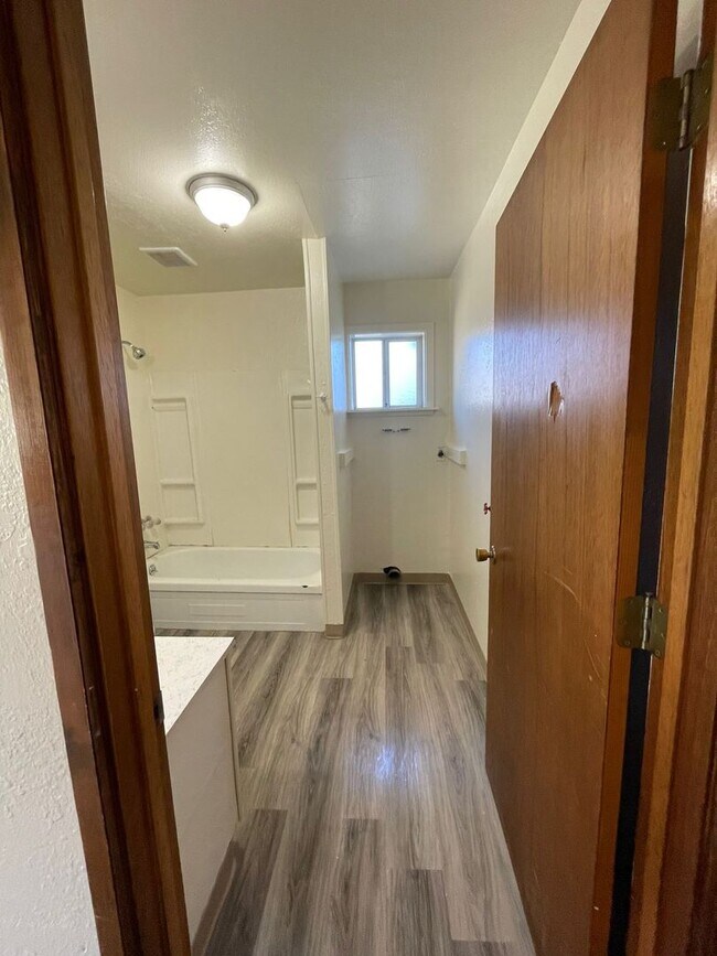 Building Photo - 2148