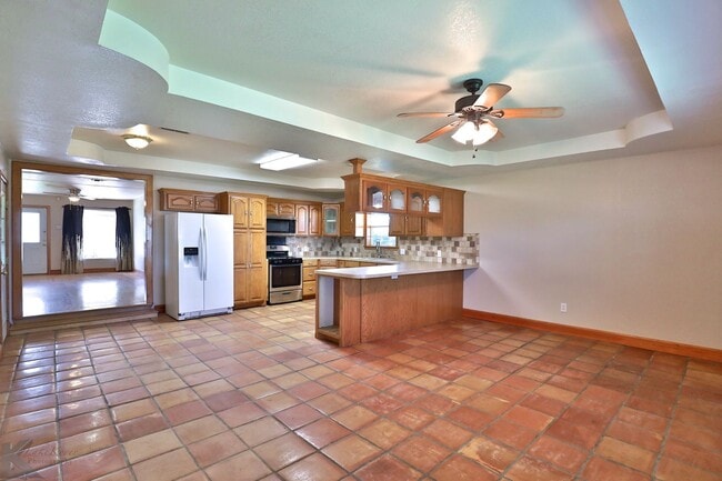 Building Photo - 3 bed 2 bath 2 car carport home in south A...
