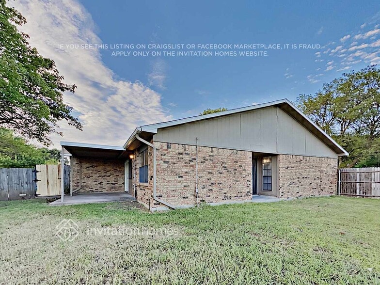 Building Photo - 6101 Greenlawn St
