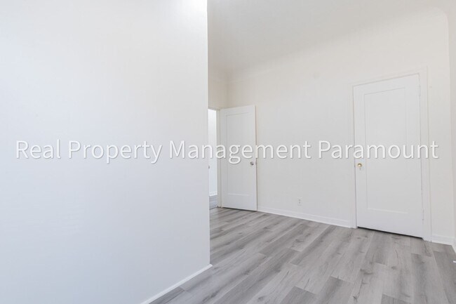 Building Photo - 2757 S Mansfield Ave