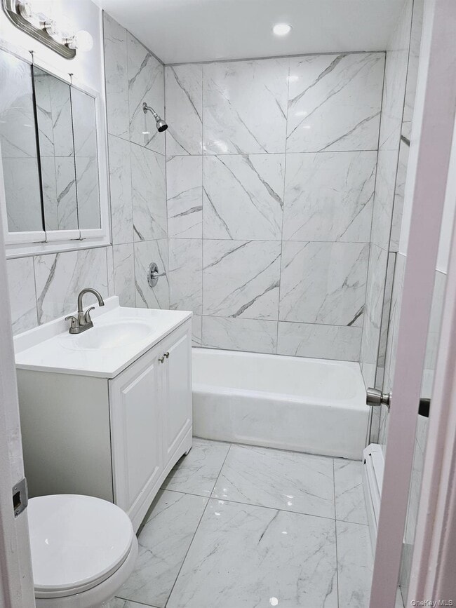 Building Photo - 1250 E 70th St