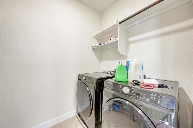 Building Photo - 5304 Cipriano Dr