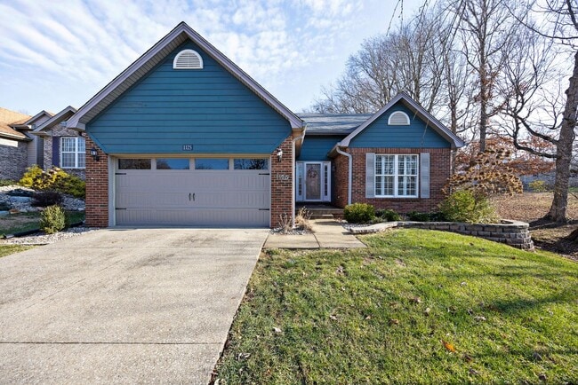 Building Photo - 1125 Oak St