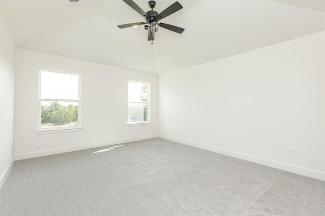 Building Photo - 127 Willow Grv Ln