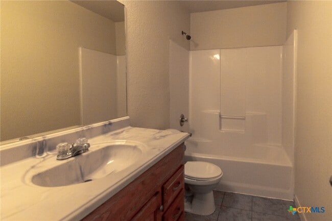 Building Photo - 400 Justin Ln