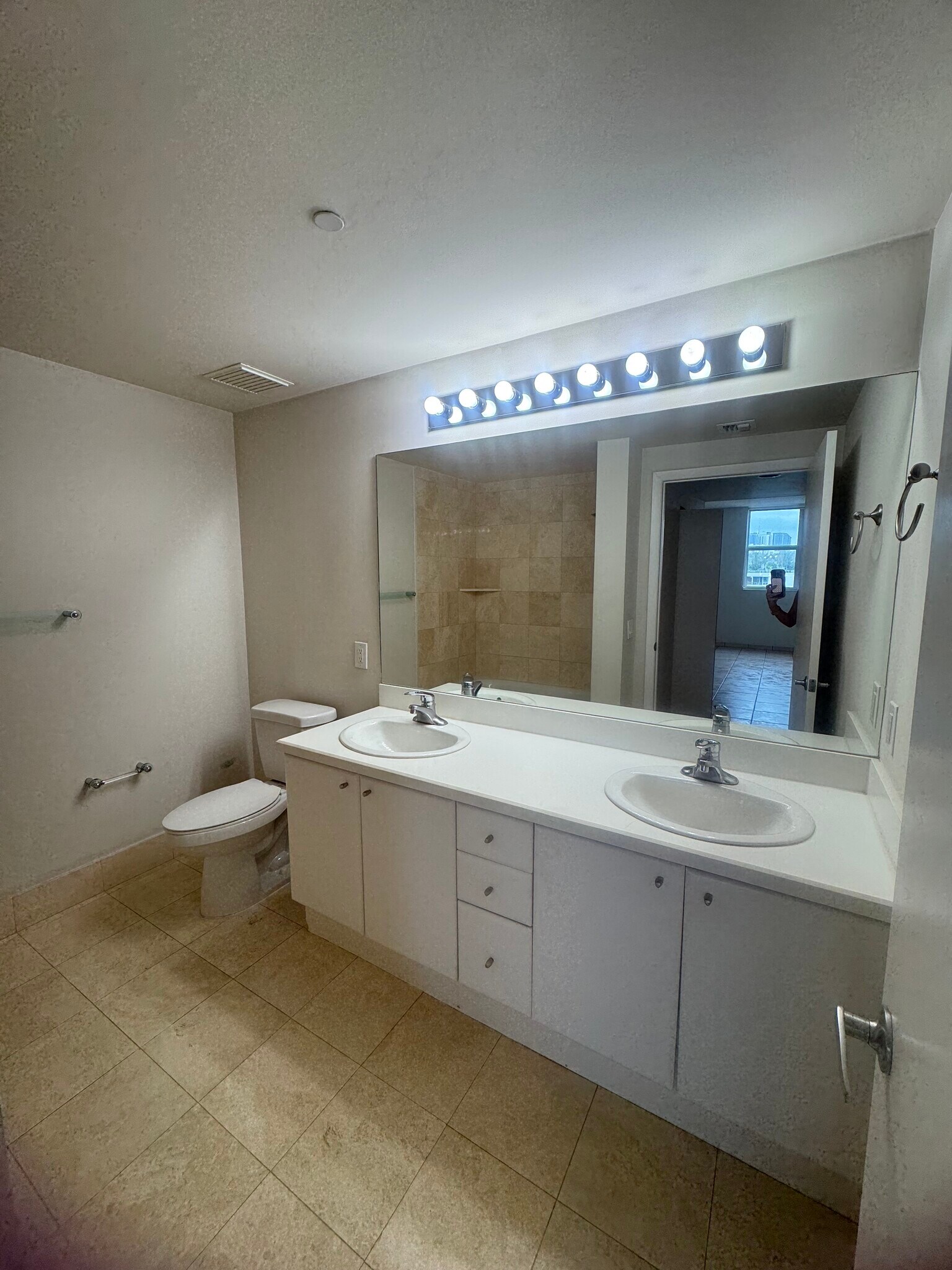 Building Photo - 690 SW 1st Ct