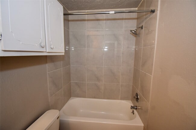 Building Photo - 9231 Goodmeadow Dr