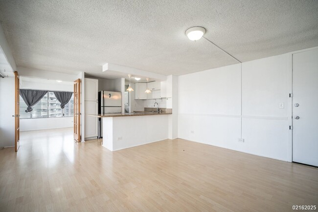 Building Photo - BEAUTIFULLY UPGRADED 1BR/1BA/1PKG WITH WRA...