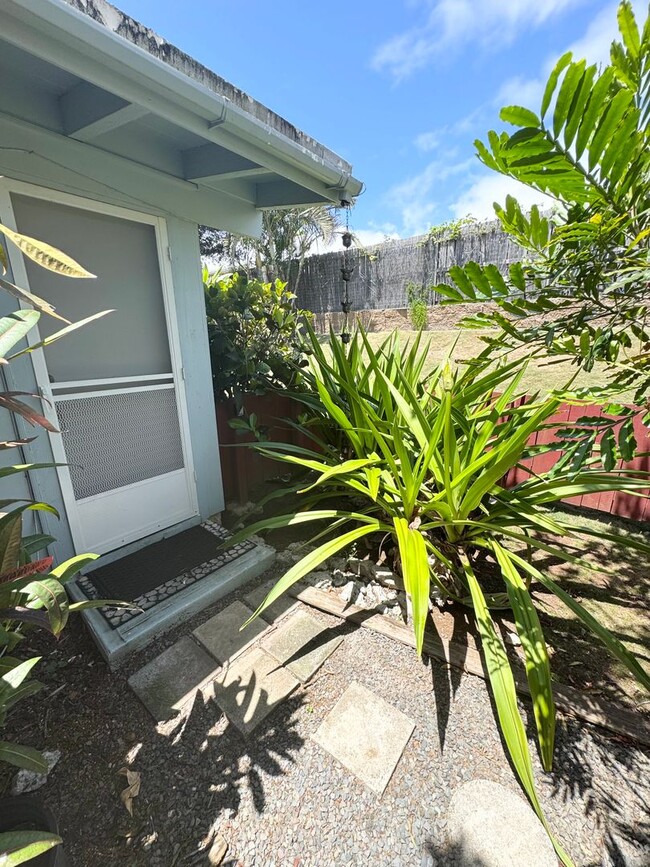 Building Photo - Ready for move in! Utilities included! One...