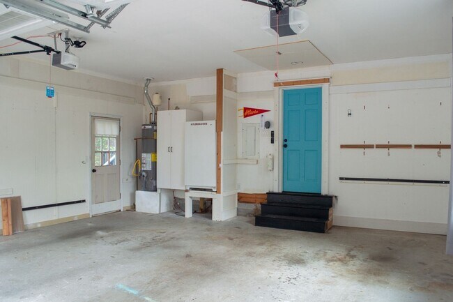 Building Photo - 1930 Oak Ridge Ct