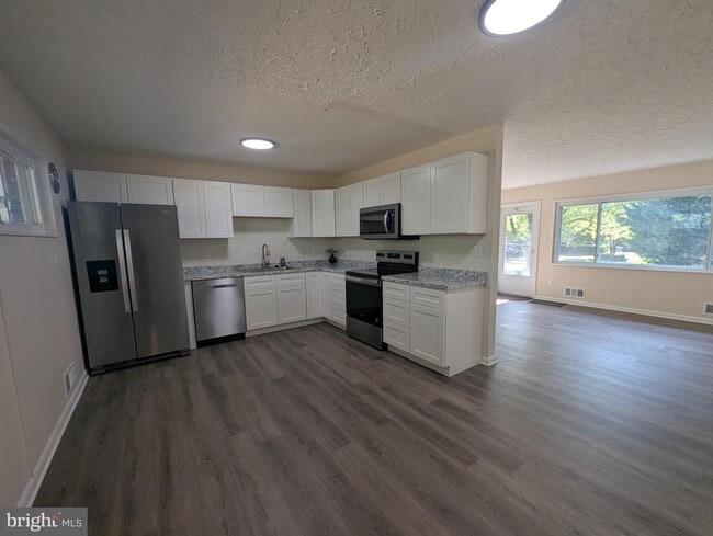 Building Photo - 6327 Willowood Ln
