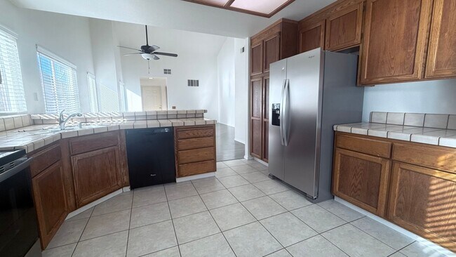 Building Photo - Charming 2 bed 2 bath