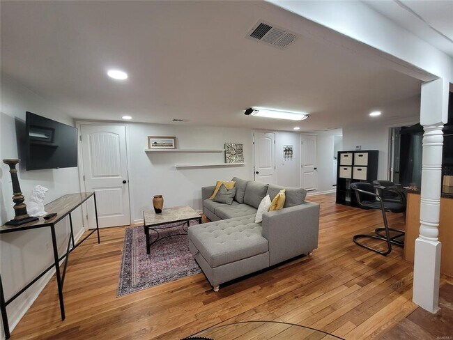 Building Photo - 2137 Madison Ave